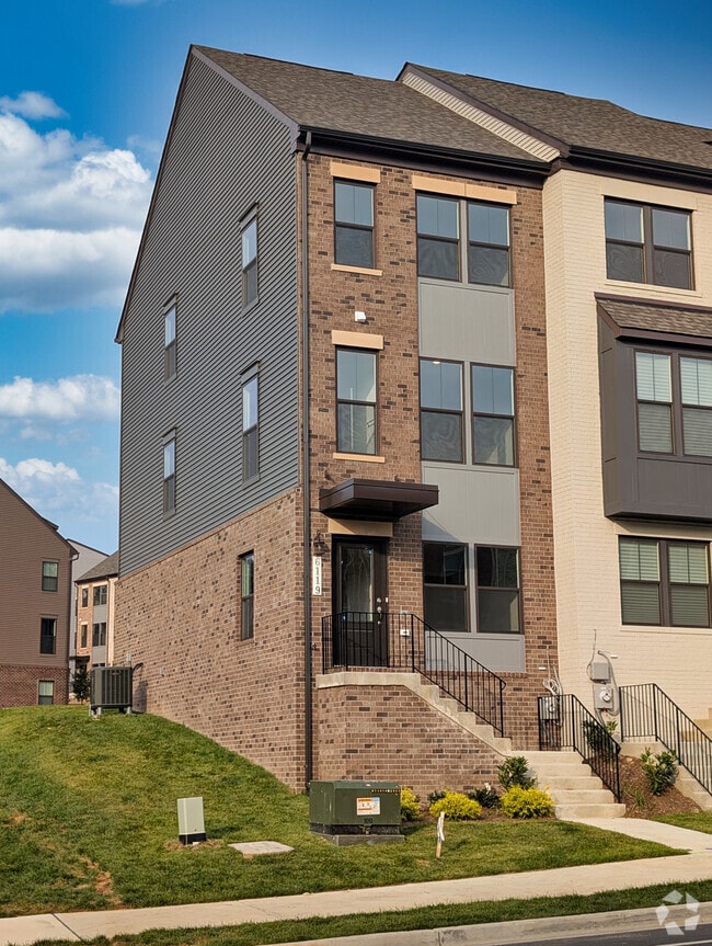 Building Photo - 6119 Northwest Dr Rental