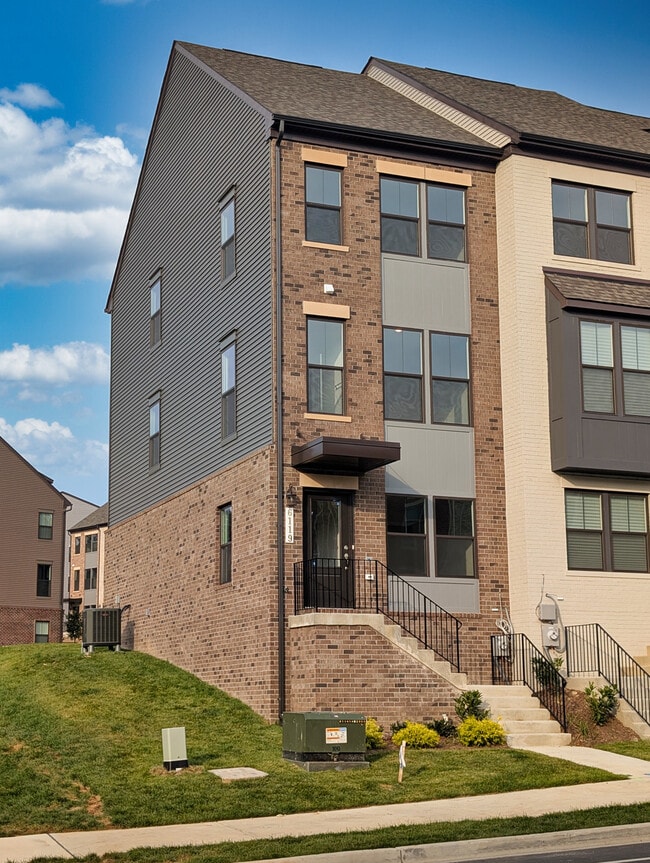 Building Photo - 6119 Northwest Dr Rental