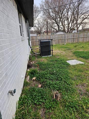 Photo - 305 Deepwood St