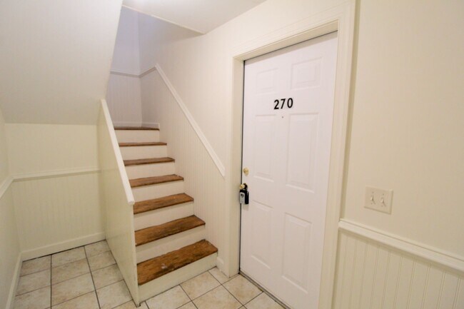 270 W Bruce St