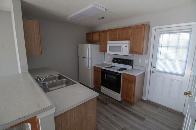 Photo - 2533 Northampton Dr