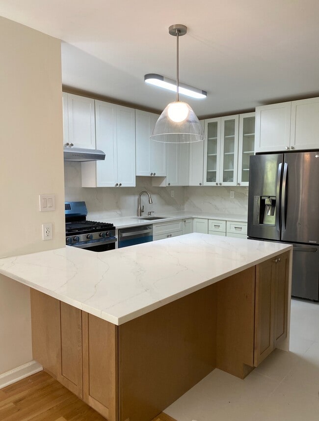 Building Photo - 501 Linwood Dr Unit 2 BEDS