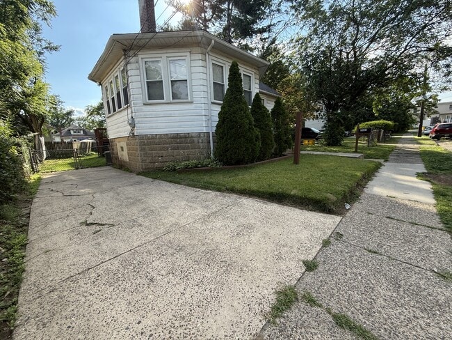 Photo - 2445 43rd St