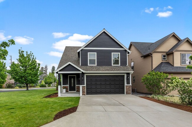 Building Photo - Beautiful SE Bend Home | Spacious Floorplan | Fenced Backyard | Near Parks & Trails