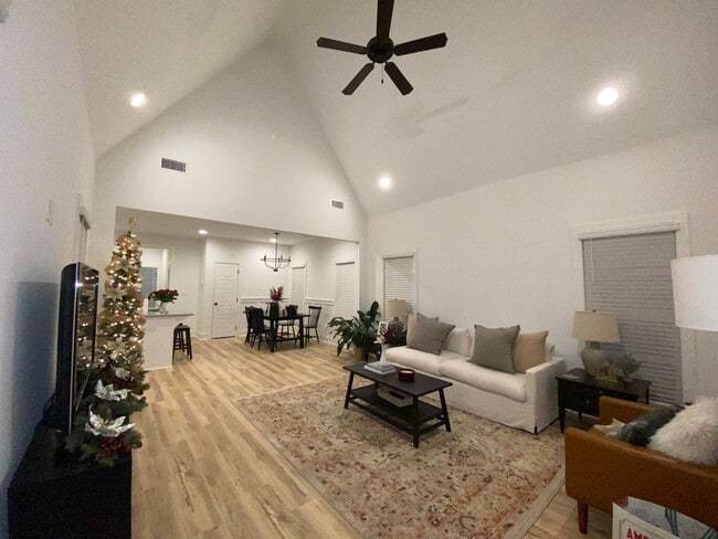 Photo - Fox Run Village Duette with Amenities