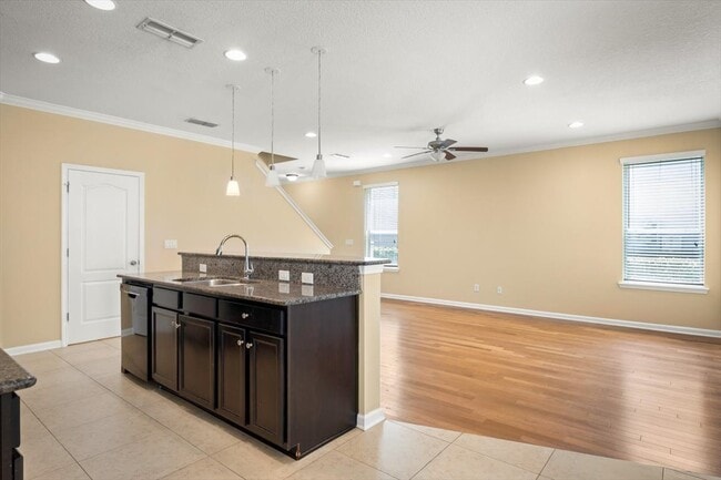 Photo - 408 Walnut Dr