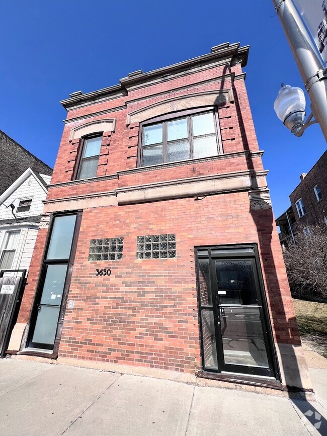 Building Photo - 3650 W Diversey Ave Unit 1F Rental