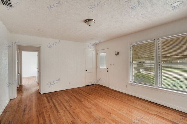 Photo - 2938 Hunter St