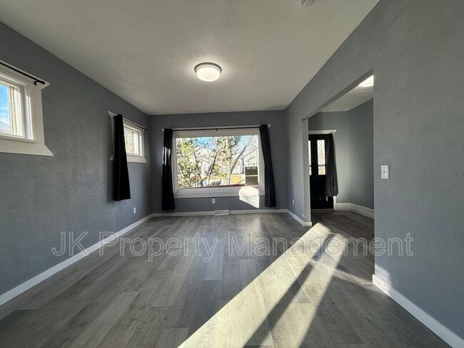 Photo - 1512 3rd Ave N