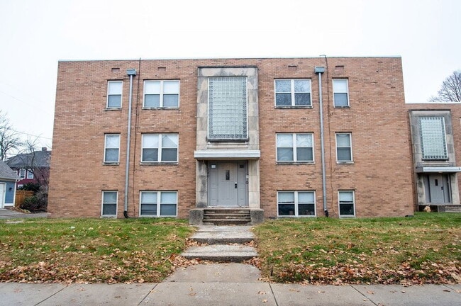 Building Photo - "Charming 2-Bed Gem with Gleaming Hardwood... Unit 6 Rental