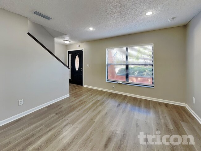 Photo - 16128 Foxfire Dr