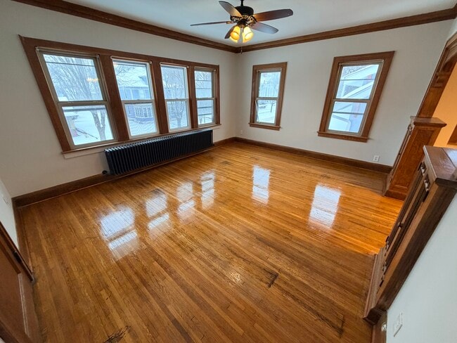 Building Photo - 808 Dayton Ave Unit Upper