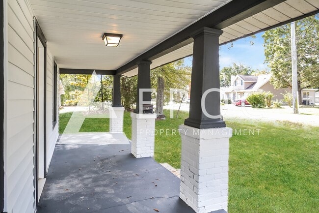 Photo - 1010 Gordon St