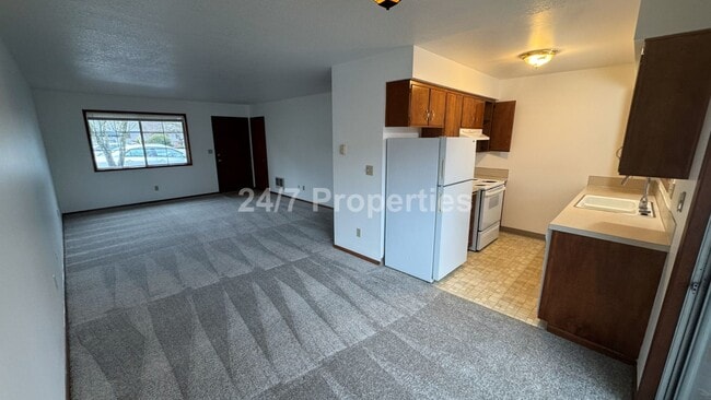 Photo - Charming 2BD/1BA with Patio  - Milwaukie Unidad 1