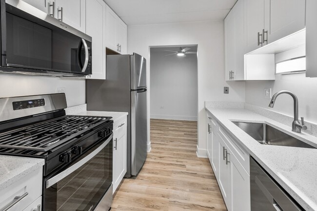 Building Photo - Modern 1 Bedroom Apartments | Recently Renovated | Pet Friendly | Prime Location Unit 123