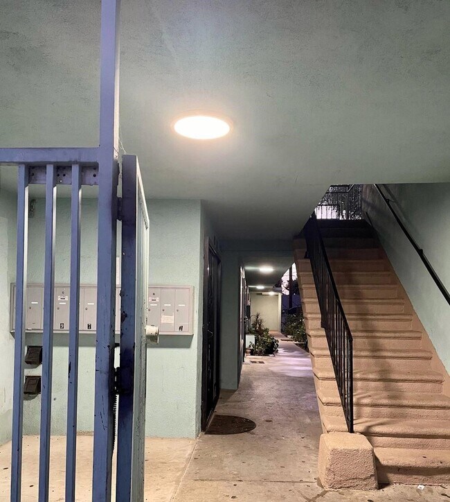 1161 DAISY AVE