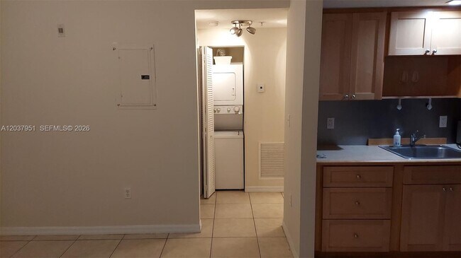 Photo - 2630 SW 28th St Unit 14