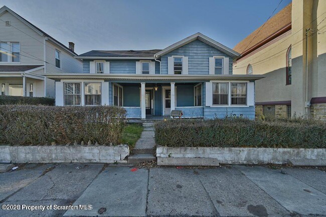 Building Photo - 418 W Market St