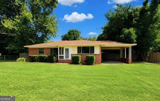 Photo - 504 Bowen St