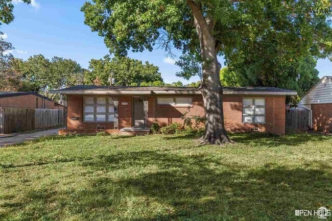 Building Photo - 2418 Hampstead Ln Rental