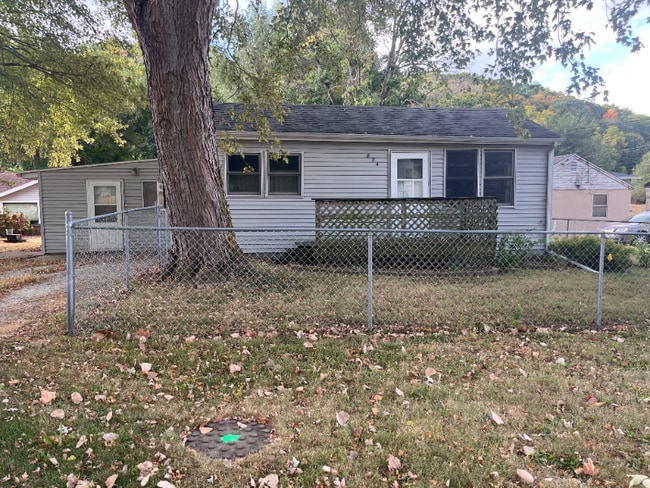 Building Photo - 824 Meadow Ave