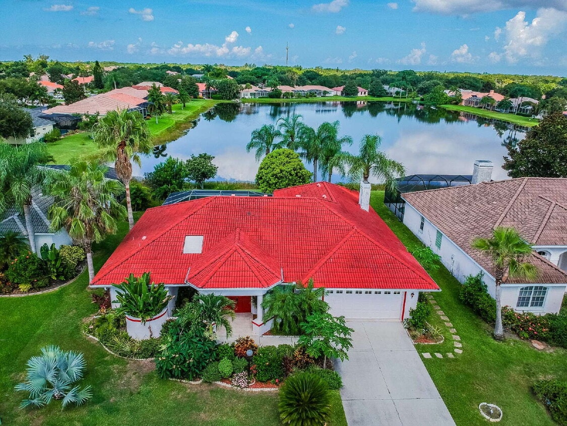 Sarasota Retreat: Spacious 3-Bed Home with... - Sarasota Retreat: Spacious 3-Bed Home with...