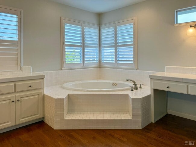 Photo - 1876 Heritage Way