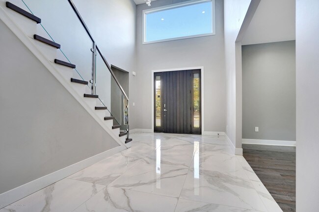 Photo - 98 Hollywood Ave