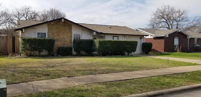 Photo - 1002 Quebec Dr