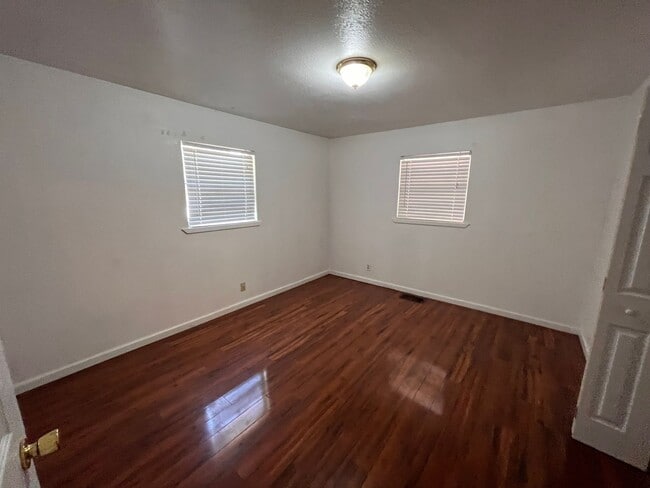 400 Elm Ave