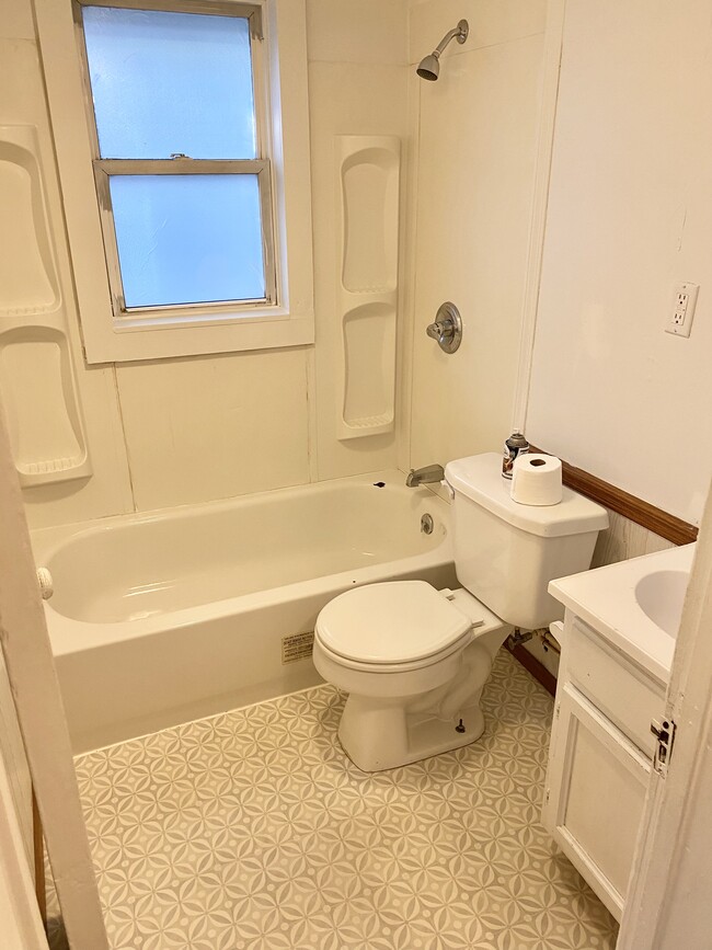 Bathroom - 520 W Edwards st Unit Apt 2