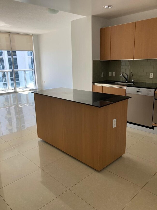 Building Photo - 1050 Brickell Ave Unit 3104