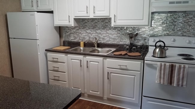 Upgraded Kitchen - Sherbrook