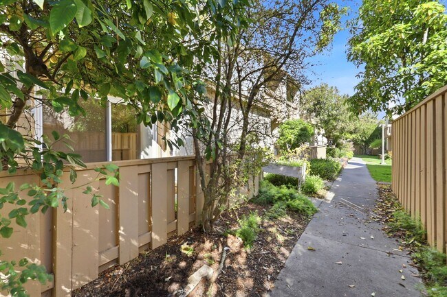 Photo - Sunset Park Townhouse Available for Rent!