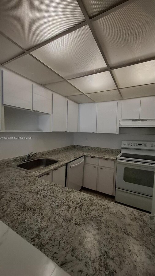 Photo - 6950 Miami Gardens Dr Unidad 2-304