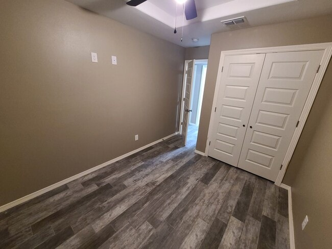 Photo - Quaint 3Bed/2Bath With a HUGE YARD!!