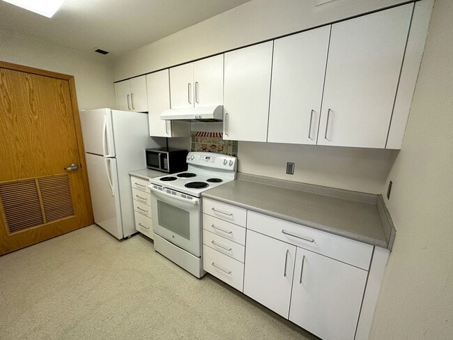 244 Hyland