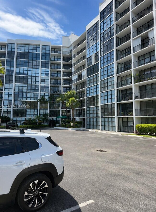 Photo - 800 Parkview Dr Unit 716