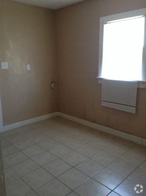 Building Photo - 404 S Cleveland St Rental