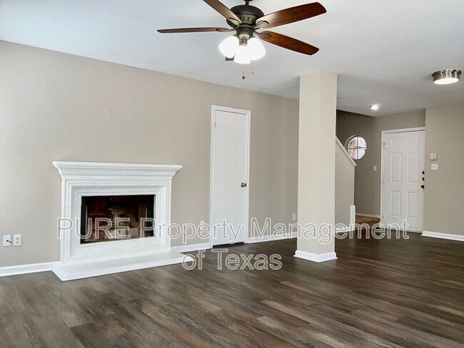1594 Parkfield Cir