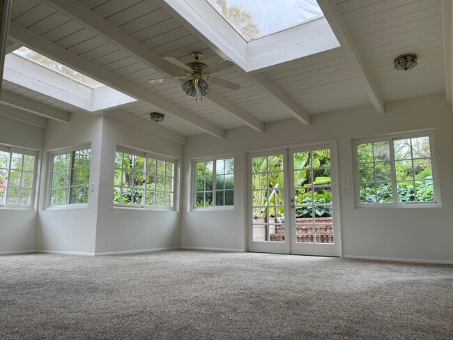 Building Photo - Charming 3 Bedroom 2 Bath Single Family Ho... Rental