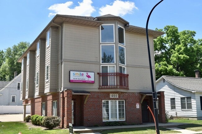 Photo - 401 W Springfield Ave