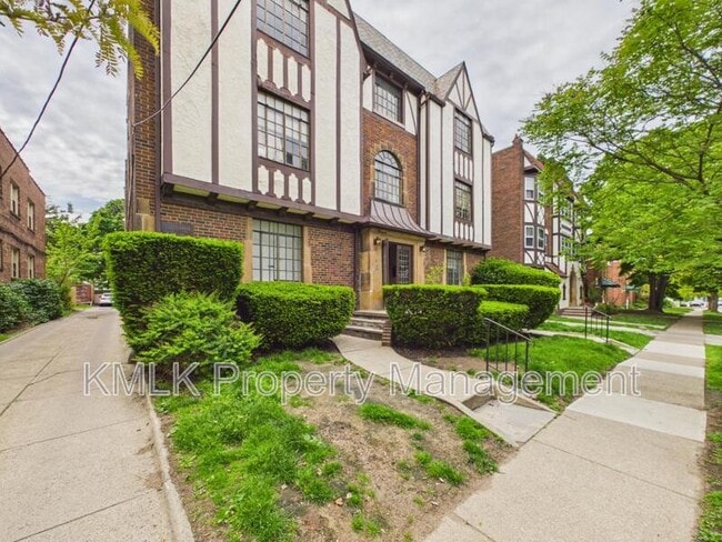 1352 Kenilworth Ave