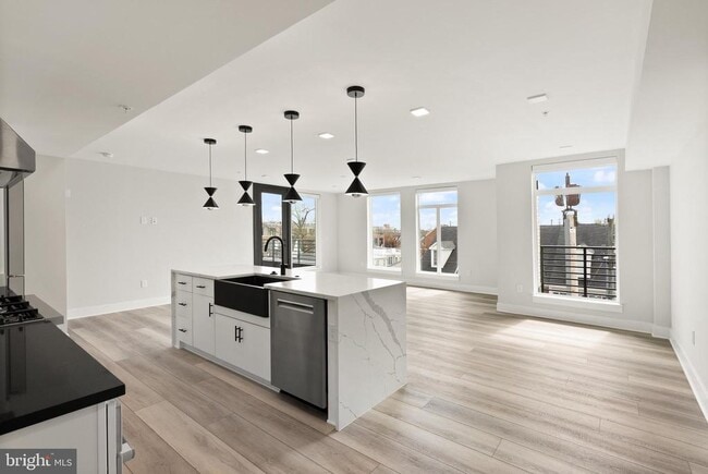 Photo - 701 N Henry St Unit 418