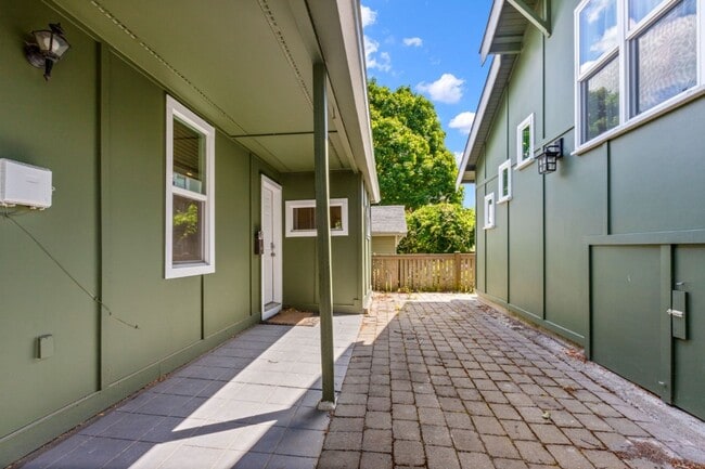 Photo - 1Bd/1Ba Seattle Home