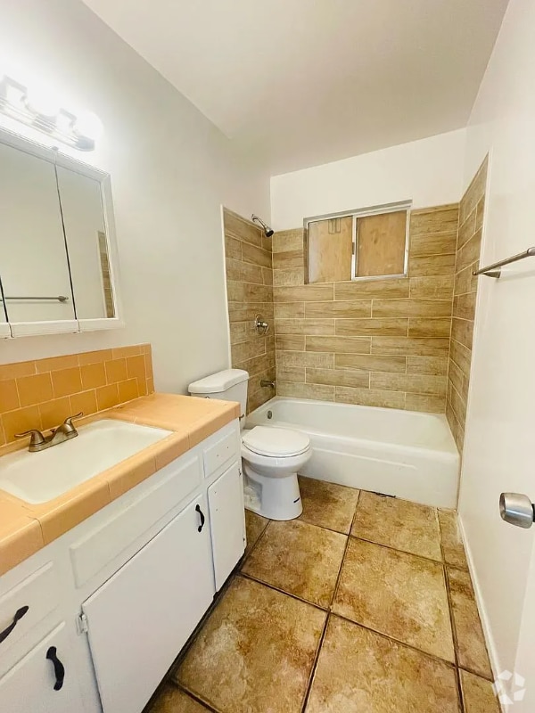 Building Photo - 611 Wilson Ave Unit C Rental