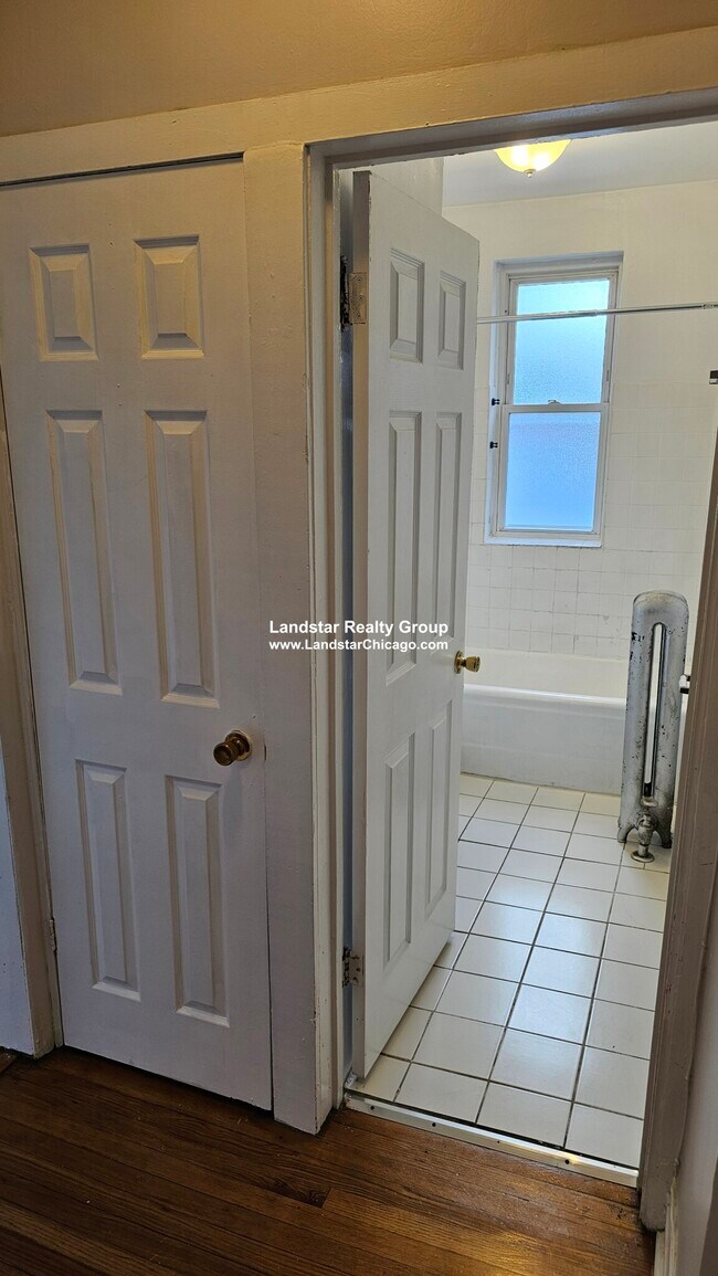 4409 N Kenneth Ave Unit 3A