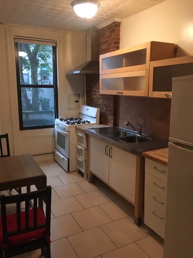 Kitchen - 522 W 153rd St Unit #2