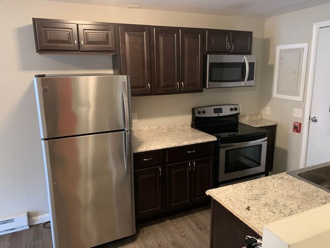 Building Photo - 657 Northampton St Unit 3 Rental