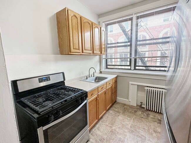 Building Photo - 53 1st St Unit 2 Rental